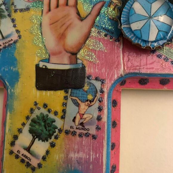 Hand-painted wooden cross folk art bottle cap decopage - Picture 4 of 8